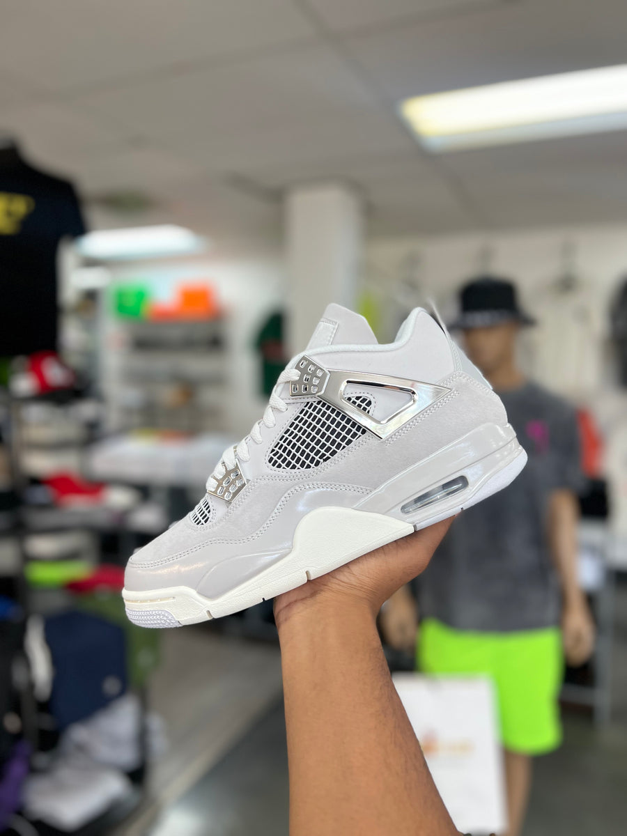 Jordan 4 Retro Frozen Moments – Luxuries By Luck display picture 3