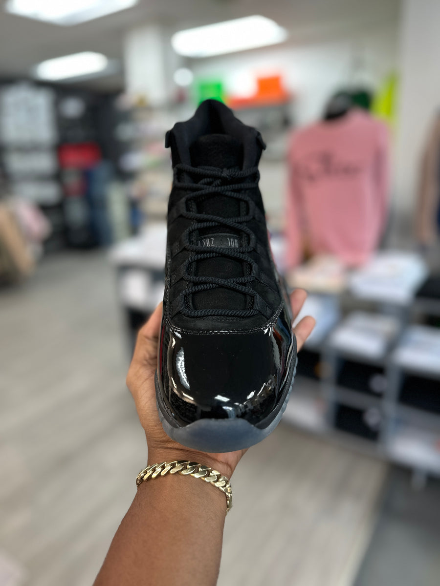 jordan 11 cap and gown size 7.5