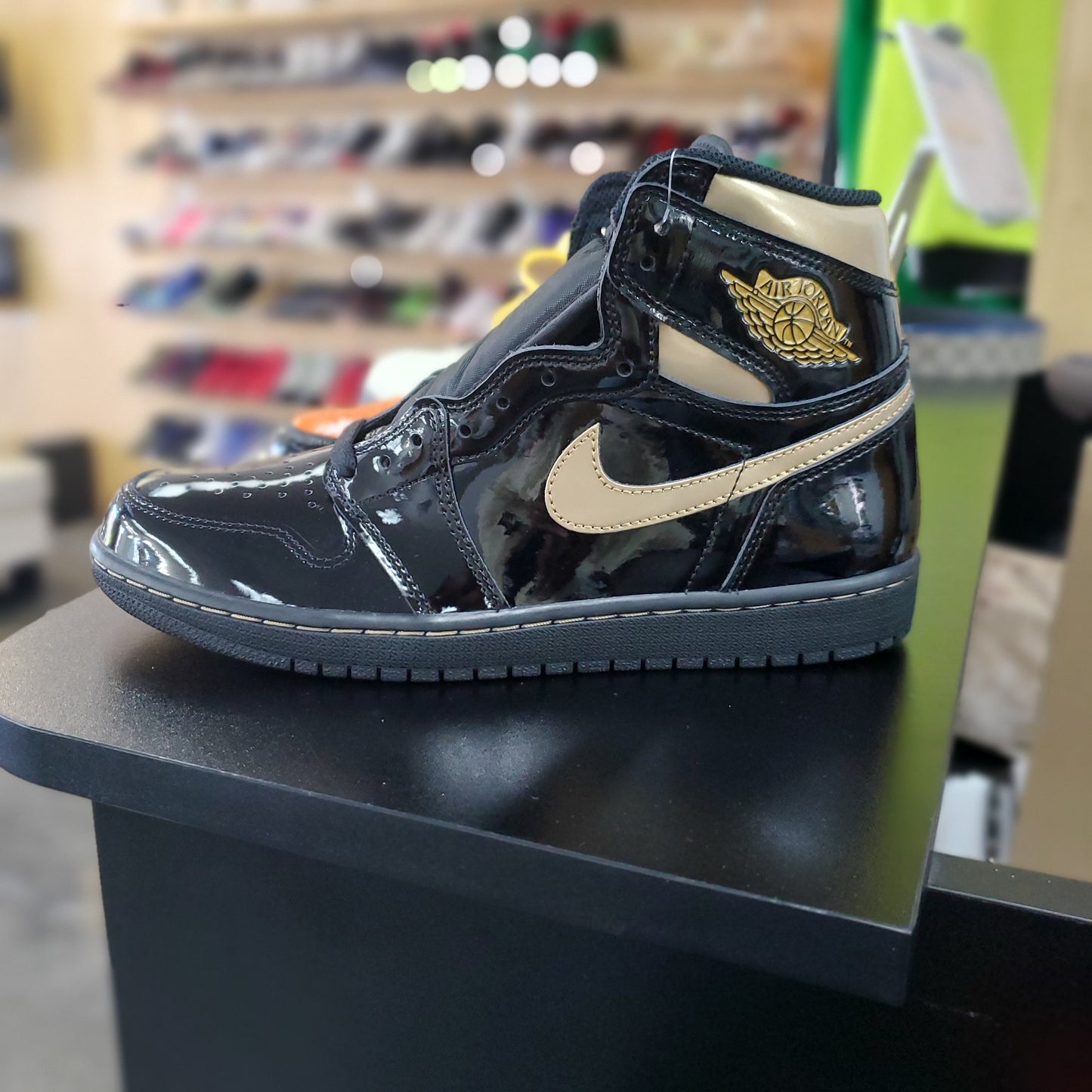 Jordan 1 Retro High Black Metallic Gold