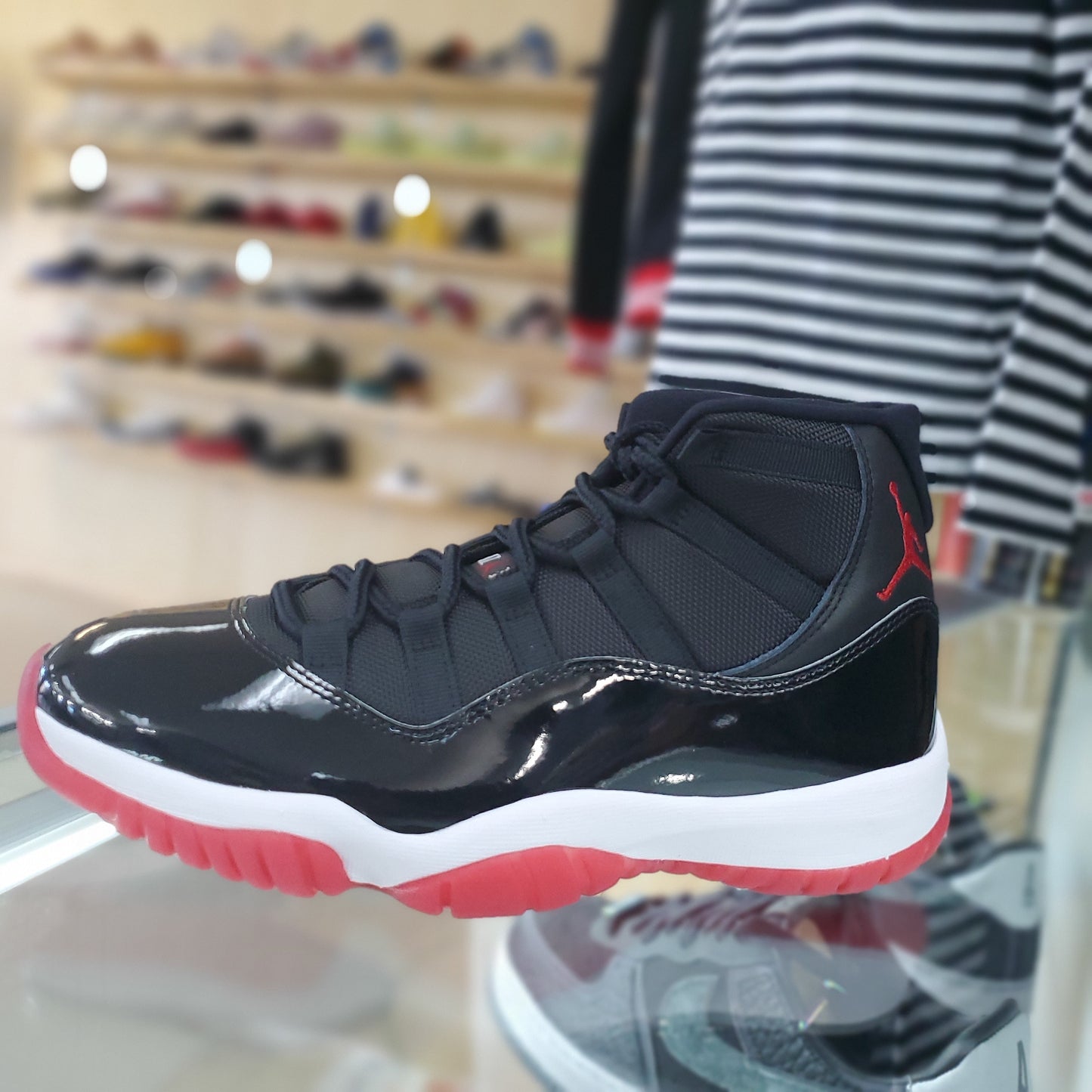 Jordan 11 Retro Playoffs Bred (2019) 378037-061