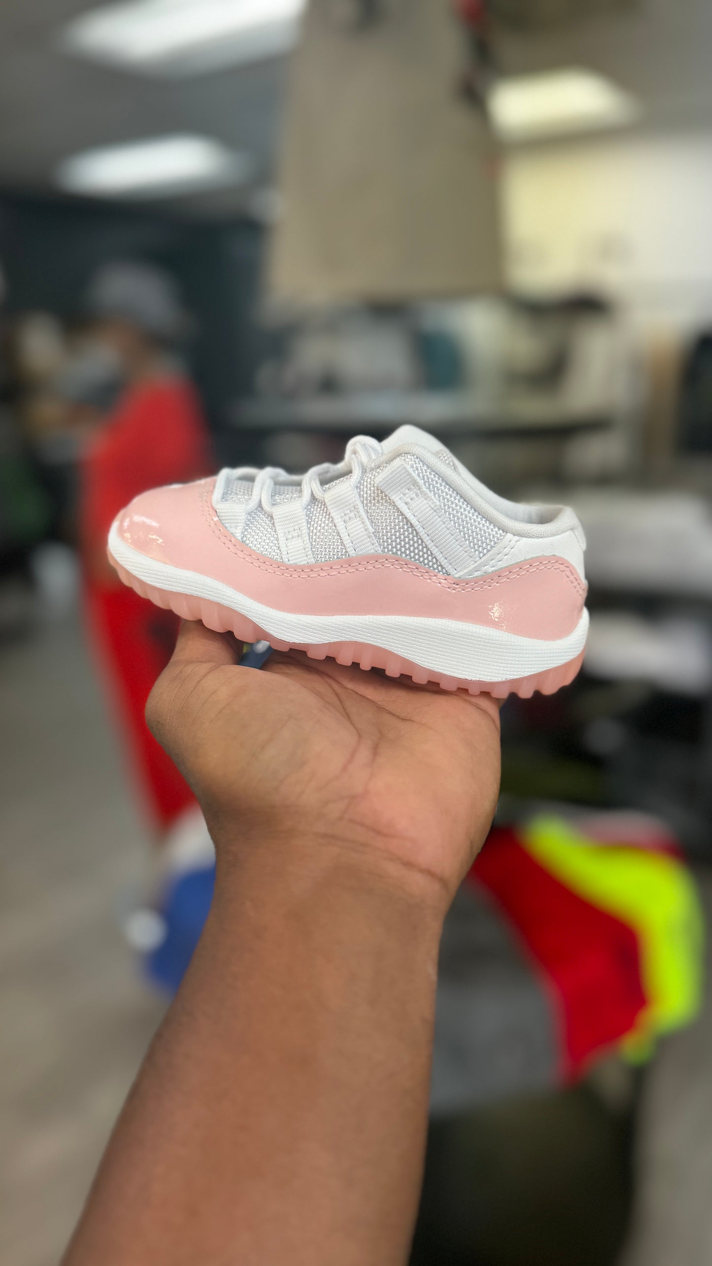 Jordan 11 Retro Low Legend Pink