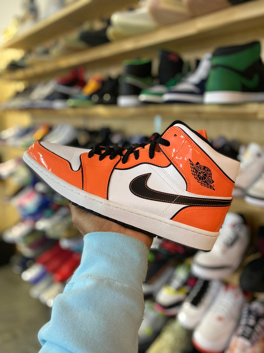 Jordan 1 Mid SE Turf Orange