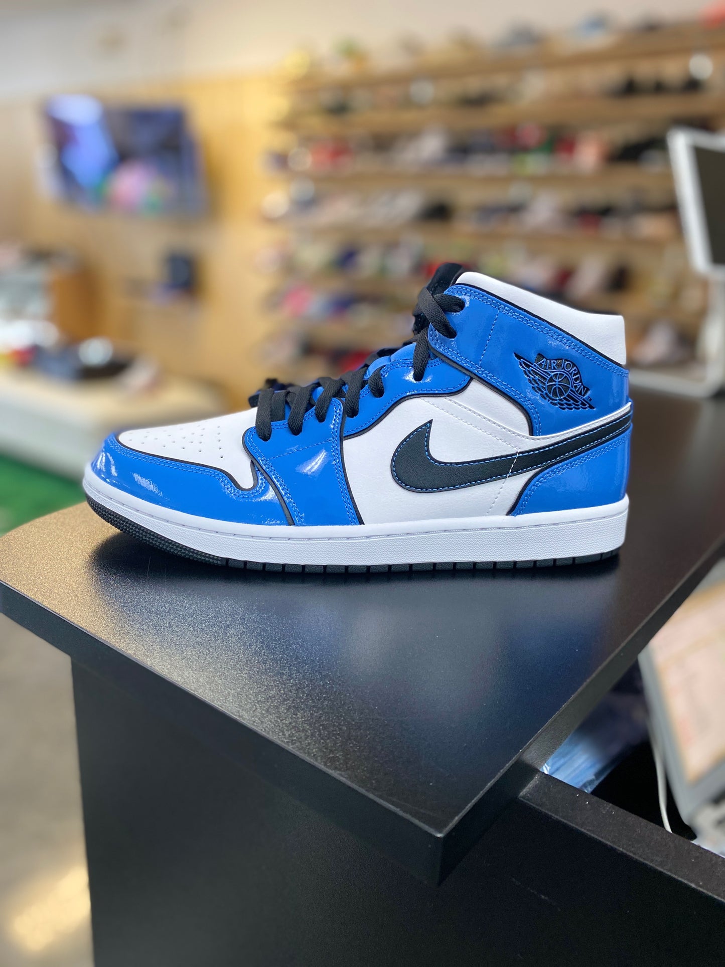 Jordan 1 Mid Signal Blue