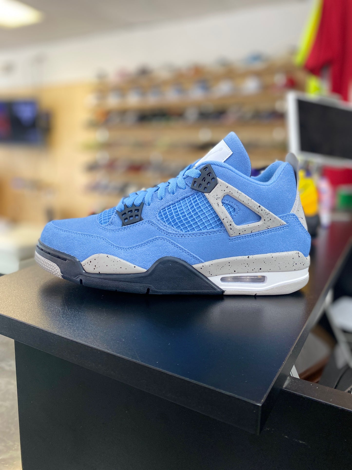 Jordan 4 Retro University Blue