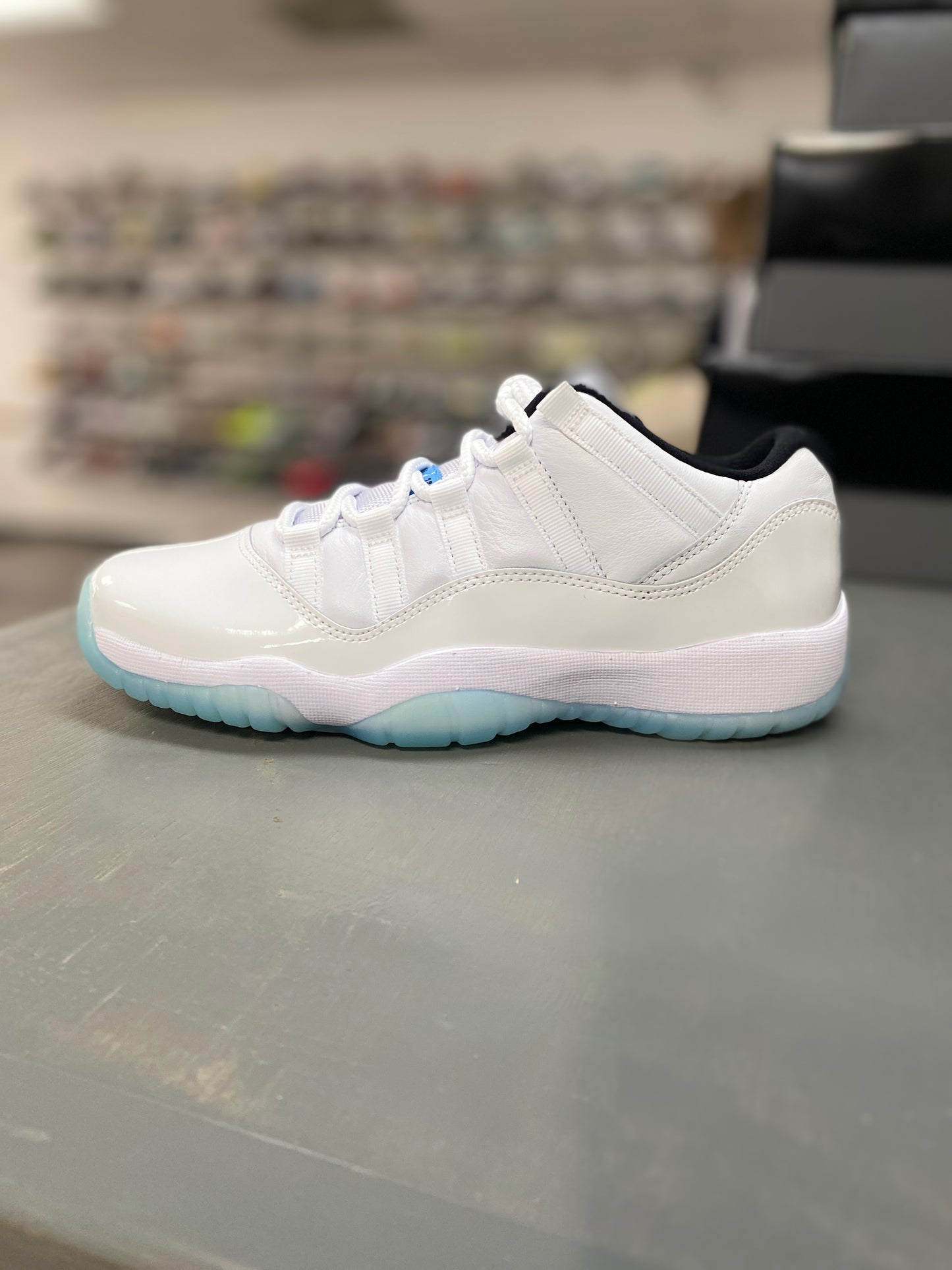 Jordan 11 Retro Low Legend Blue