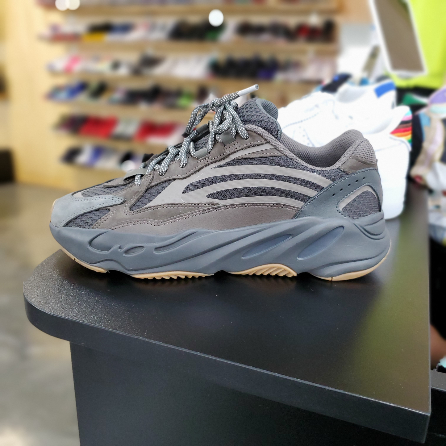 Adidas Yeezy Boost 700 V2 Geode