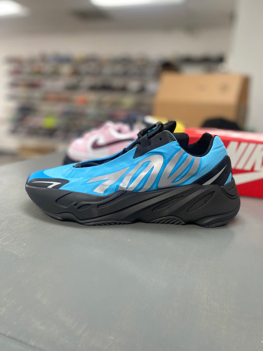 Yeezy 700 MNVN