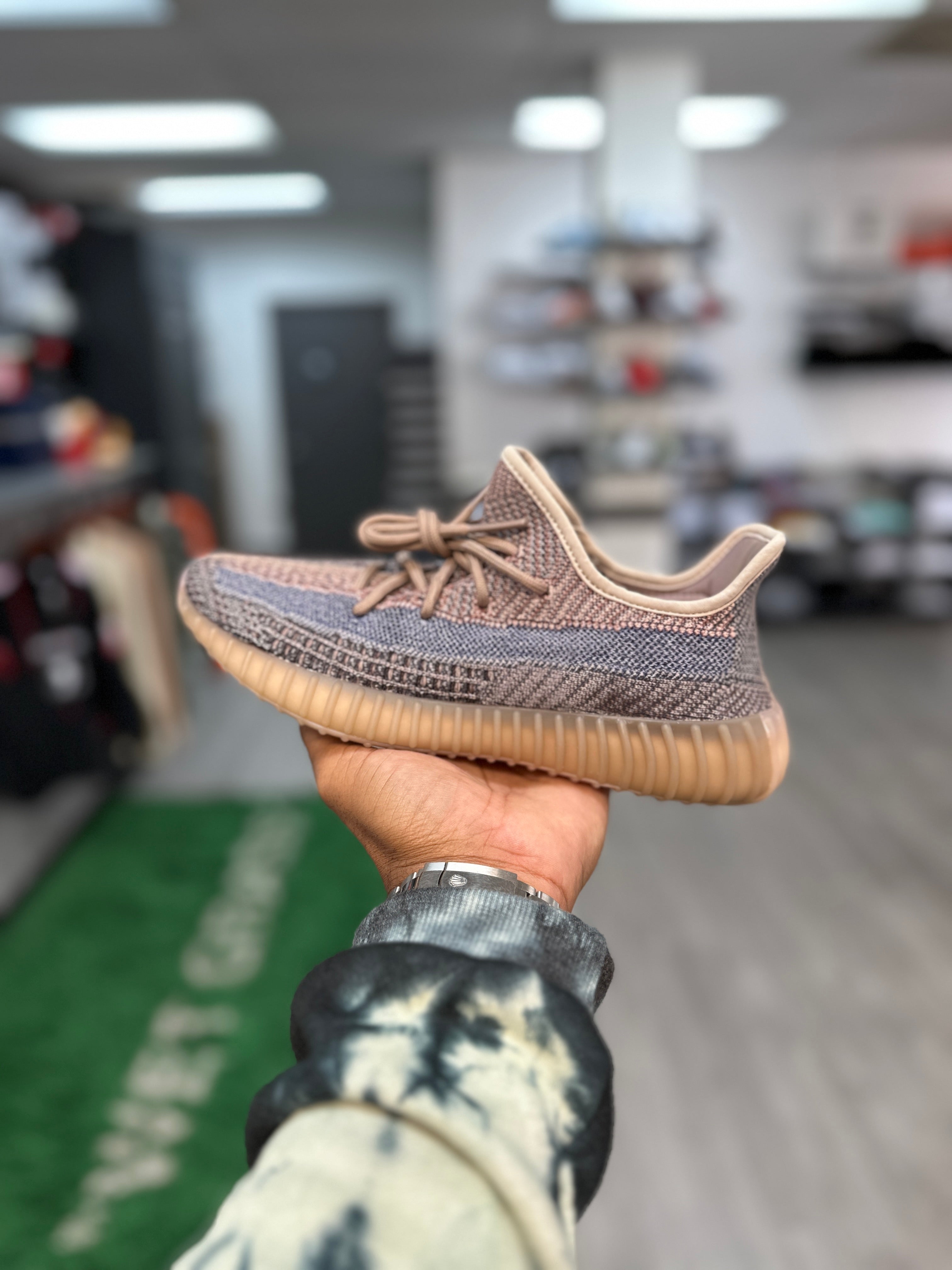Fade Adidas Yeezy Boost 350 V2 - Luxuries By Luck