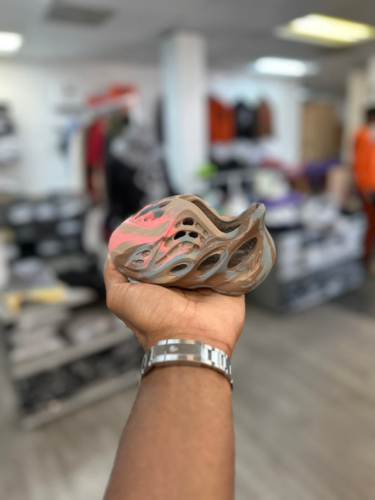 Yeezy Foam RNNR MX Sand Grey