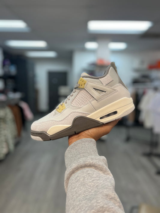 Jordan 4 Retro SE Craft Photon Dust