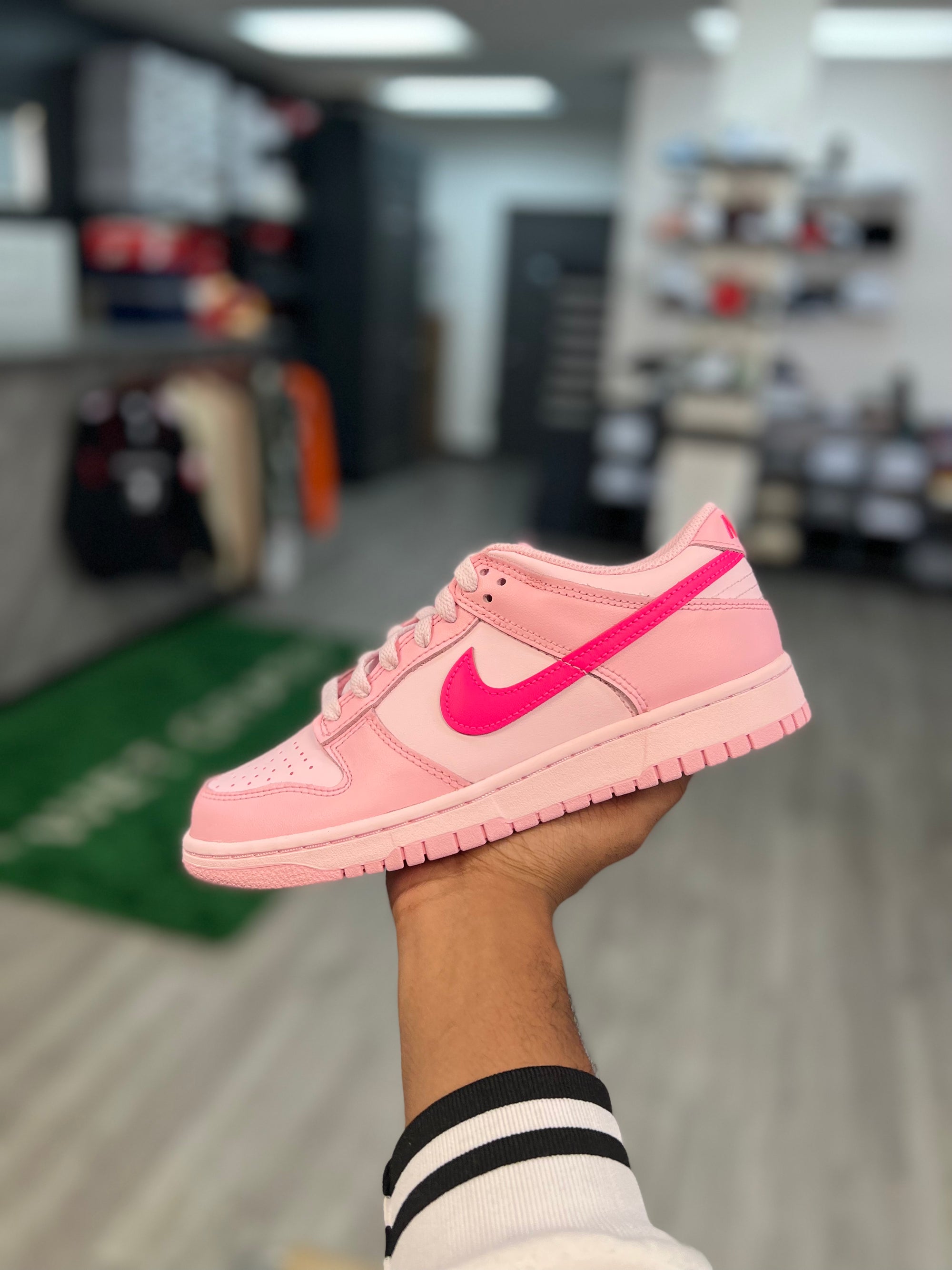 Nike Dunk Low Triple Pink
