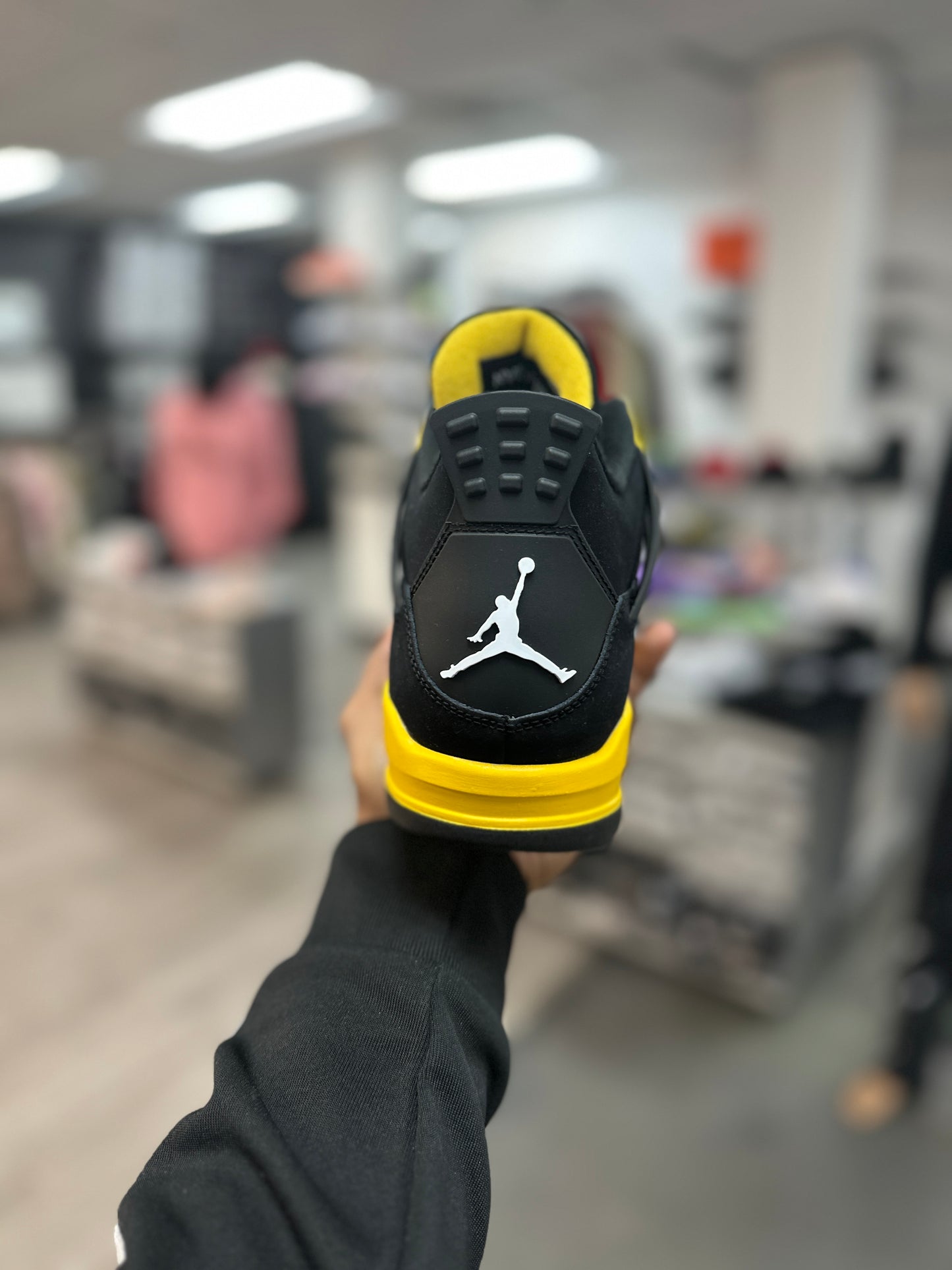 Jordan 4 Retro Thunder